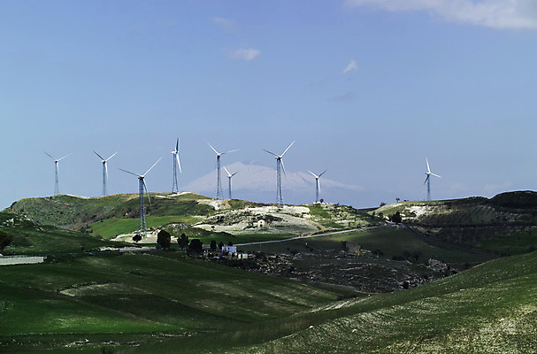 포토 JPG 해외이미지 날개 자연 하늘 바람 풍경 사람없음 초록색 파란색 환경 탑 금속 힘 재활용 행성 발전기 에너지 분위기 선택 목표 언덕 옵션 생태계 역동적 프로펠러 순환 태양에너지 유지 내추럴 생태학 지원 해외202004 해외포토 자연요소 건축물 교육 컬러 컨셉 모션 재질 날씨 우주 발전소 그린에너지 친환경 파일형식 이미지허브