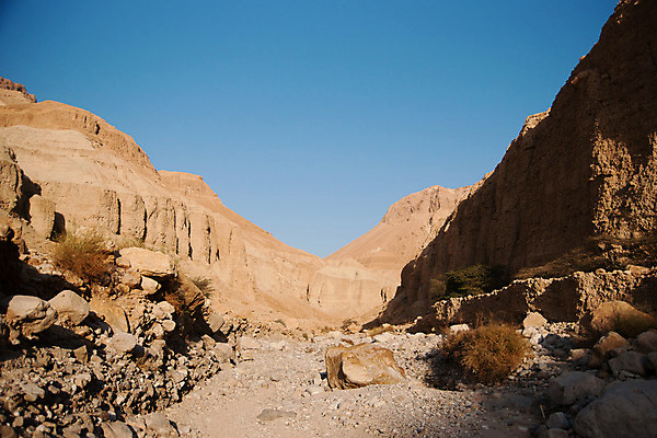 포토 JPG 해외이미지 바다 여행 휴가 산 사람없음 여행객 골짜기 하이킹 사막 죽음 중앙 동쪽 이스라엘 해외202004 해외포토 자연 레저 사람 방향 서아시아 파일형식 이미지허브