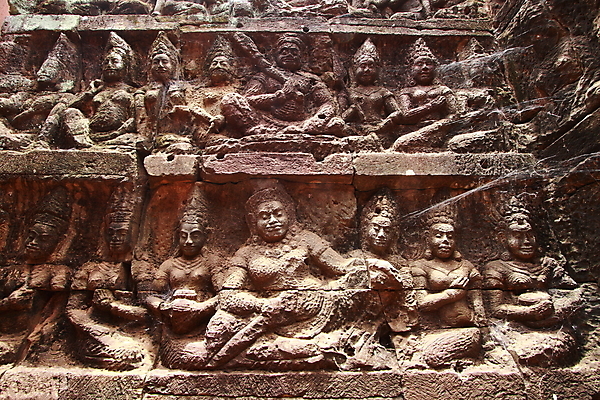 포토 JPG 해외이미지 아시아 종교 문화 얼굴 조각 여행 불교 건축양식 미술 사람 동양인 사람없음 조각상 머리 바위 사찰 그룹 재산 왕 묘사 캄보디아 동쪽 천연기념물 대칭 옛날 이국적 파멸 해외202004 해외포토 건축 나라 컨셉 종교건축 문화예술 인종 신체부위 금융 조형물 돌_바위 방향 파일형식 소멸 이미지허브