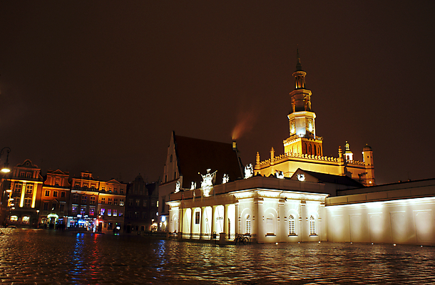 포토 JPG 해외이미지 구름 시계 하늘 주택 사람없음 건물 빛 탑 어둠 램프 도시 시장 야간 옥상 타일 시청 폴란드 해외202004 해외포토 자연요소 건축물 유럽 조명 관공서 파일형식 이미지허브