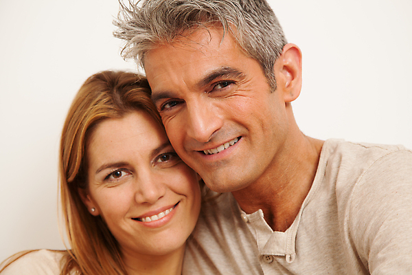 포토 JPG 해외이미지 백인 모델 라이프스타일 커플 여자 남자 행복 2 결혼식 아파트 주택 사랑 사람 앉기 성인 두명 가로 침실 잠옷 침대 재산 옛날 해외202004 해외포토 서양인 옷 감정 가구 결혼 관계 모션 건물 생활 금융 파일형식 이미지허브