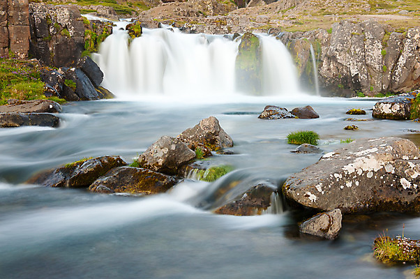 포토 JPG 해외이미지 파도 모션 자연 아이슬란드 풍경 사람없음 야외 물 여름 파란색 강 힘 봄 폭포 흐름 바위 흰색 개울 황무지 떨어짐 소프트포커스 빙하 장노출 분무기 내추럴 강렬 서쪽 스칸디나비아 피오르 힘찬 해외202004 해외포토 자연요소 계절 유럽 바다 컬러 컨셉 촬영기법 방향 생태계 지형 파일형식 이미지허브