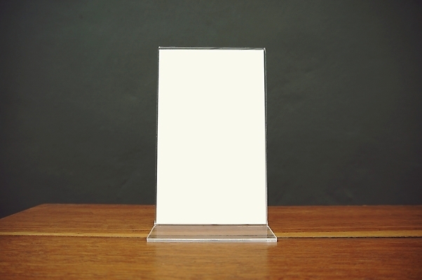 포토 JPG 해외이미지 디자인 배너 백그라운드 탁자 거리 프레임 광고판 사람없음 목재 검은색 공백 카페 바 이젤 메뉴 상업 그런지 해외202004 해외포토 나무 컬러 가구 재료 알림판 상점 미술도구 판 파일형식 이미지허브