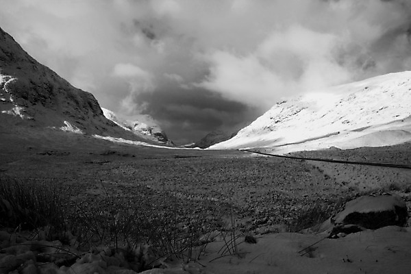 포토 JPG 해외이미지 겨울 영국 잉글랜드 산 사람없음 골짜기 계곡 냉동 얼음 검은색 추위 흰색 1월 산악지대 2월 눈내림 스코틀랜드 해외202004 해외포토 자연요소 계절 유럽 컬러 자연 눈_날씨 날짜 파일형식 이미지허브