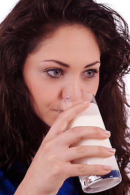 포토 JPG 해외이미지 백인 1 라이프스타일 손 여자 행복 음료 음식 다이어트 자연 유리 건강 한명 사람 성인 우유 에너지 추위 흰색 신선 액체 아침식사 상품 내추럴 고립 단백질 돌봄 칼슘 해외202004 해외포토 서양인 감정 컬러 모션 재질 유제품 생활 신체부위 식사 생태계 영양소 파일형식 이미지허브