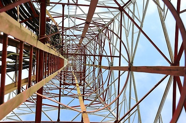 포토 JPG 해외이미지 디자인 응시 산업 선 패턴 하늘 바닥 사람없음 건물 빨간색 파란색 스마트폰 탑 금속 힘 회색 에너지 성장 흰색 역 큼 아래 철 신호 전염 철사 철탑 반대 공학 분배 전압 철강 공급 해외202004 해외포토 건축물 시선 교육 컬러 무늬 교통시설 재질 핸드폰 스마트기기 질병 크기 방향 감염 위치 파일형식 이미지허브