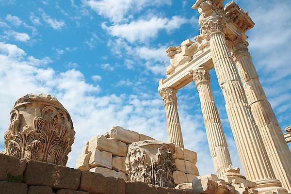 포토 JPG 해외이미지 디자인 종교 벽 여행 건축양식 하늘 휴가 석조 사람없음 파란색 골동품 흰색 기둥 역사 로마 드럼 대리석 신화 칠면조 그리스인 아크로폴리스 여신 핸드메이드 화강암 해외202004 해외포토 서양인 건축 컬러 재료 조류 타악기 이탈리아 암석 그리스 파일형식 이미지허브