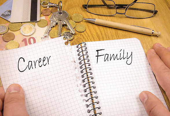 포토 JPG 해외이미지 직업 손 안경 컨셉 돈 비즈니스 텍스트 가족 탁자 성공 아이디어 프레임 나선형 사랑 사람없음 목재 금융 펜 동전 공책 선택 목표 페이지 시트 구성 경제학 카피스페이스 해외202004 해외포토 나무 잡화 교육 감정 가구 무늬 재료 관계 문구용품 신체부위 경제 필기구 공백 재산 파일형식 이미지허브