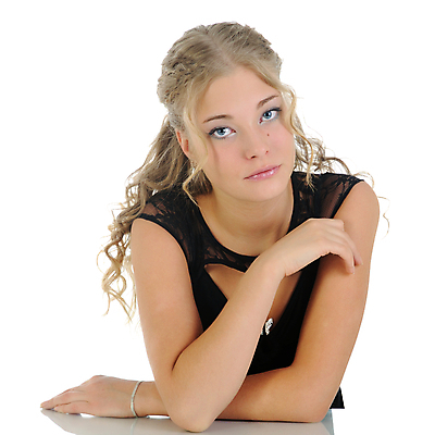 포토 JPG 해외이미지 백인 1 응시 여자 실내 한명 사람 성인 금발 흰색 슛 심각 팔꿈치 해외202004 해외포토 서양인 헤어스타일 시선 컬러 컨셉 내부 신체부위 팔 파일형식 이미지허브