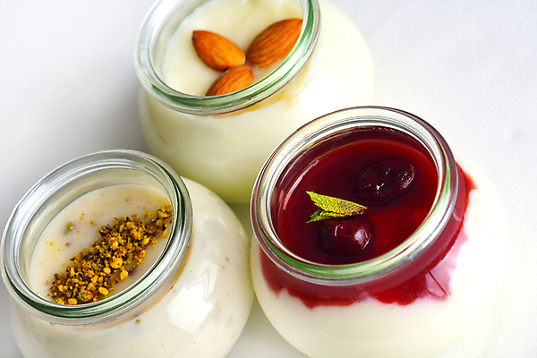 포토 JPG 해외이미지 실내 종류 사람없음 다양 세개 흰배경 푸딩 해외202004 해외포토 다수 백그라운드 디저트 3 내부 흰색 파일형식 이미지허브