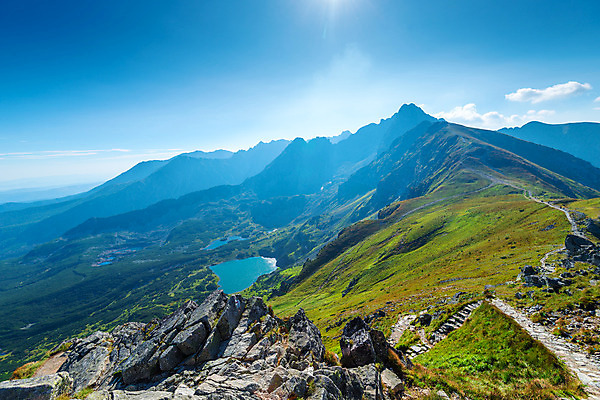 포토 JPG 해외이미지 구름 계절 공원 유럽 호수 여행 자국 자연 하늘 산 풍경 경사 사람없음 야외 초록색 물 여름 파란색 계곡 맑음 하이킹 바위 정상 언덕 산등성이 장면 광택 폴란드 내추럴 슬로바키아 절정 수평선 해외202004 해외포토 자연요소 공공시설 나라 컬러 레저 날씨 돌_바위 생태계 파일형식 이미지허브