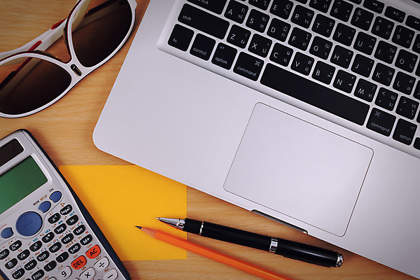 포토 JPG 해외이미지 디자인 교육 꽃 종이 안경 커피 백그라운드 컨셉 비즈니스 탁자 직장 사람없음 목재 노트북 컴퓨터 사무실 태양 연필 펜 노란색 우주 쪽지 공책 공백 계산기 흰색 키보드 업무 사과 정상 책상 힙스터 카피스페이스 해외202004 해외포토 자연요소 나무 식물 잡화 패션 음료 컬러 가구 과일 회사 재료 문구용품 학용품 전자제품 필기구 장비 작업 파일형식 이미지허브