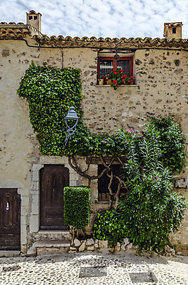 포토 JPG 해외이미지 꽃 유럽 여행 잎 건축양식 창문 휴가 주택 사람없음 건물 초록색 여름 파란색 문 계단 마을 프랑스 바위 시골 중세 성자 지중해 그림 장면 타운 단계 남쪽 프랑스어 옛날 줄서기 프로방스 해외202004 해외포토 식물 문자 건축물 계절 건축 나라 종교 바다 컬러 모션 돌_바위 도시 역사 방향 파일형식 이미지허브