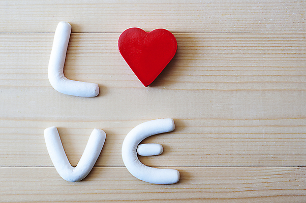 포토 JPG 해외이미지 디자인 알파벳 백그라운드 컨셉 텍스트 추상 아이디어 발렌타인데이 사랑 미술 사람없음 목재 빨간색 초록색 단어 우주 흰색 하트 편지 심볼 사인 질감 옛날 해외202004 해외포토 모양 나무 문자 영어 감정 컬러 무늬 재료 데이이벤트 문화예술 파일형식 이미지허브