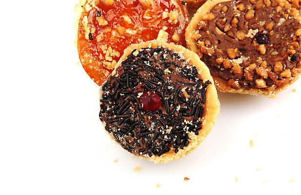 포토 JPG 해외이미지 음식 빵 백그라운드 다이어트 과일 디저트 주택 건강 요리 사람없음 컵 갈색 쿠키 케이크 초콜릿 빵집 흰색 축하 대접 신선 닫기 달콤 맛 아침식사 정상 설탕 컵케이크 굽기 먹기 블루베리 머핀 칼로리 고립 페스츄리 해로움 핸드메이드 해외202004 해외포토 식기 컬러 컨셉 모션 건물 상점 식사 구이 파일형식 이미지허브