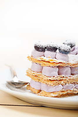 포토 JPG 해외이미지 접시 디저트 사람없음 케이크 숟가락 달콤 블루베리 해외202004 해외포토 식기 음식 과일 수저 맛 파일형식 이미지허브