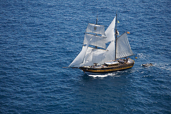 포토 JPG 해외이미지 바다 휴가 항해 파노라마 사람 풍경 사람없음 물 여름 수영 보트 스페인 지중해 해외202004 해외포토 자연요소 계절 유럽 배_교통 촬영기법 수상스포츠 파일형식 이미지허브