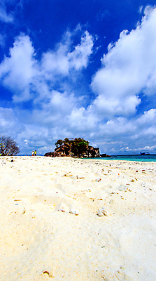 포토 JPG 해외이미지 주간 나무 구름 모래 파도 바다 섬 잎 태국 하늘 휴가 산 파노라마 그림자 사람없음 목재 초록색 물 여름 파란색 컬러풀 햇빛 반사 활발 바위 신선 그늘 질감 스카이라인 마디 강렬 깊이 수목 수평선 해외202004 해외포토 자연요소 식물 계절 아시아 컬러 컨셉 재료 촬영기법 태양 돌_바위 파일형식 이미지허브
