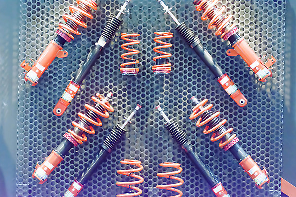 포토 JPG 해외이미지 백그라운드 부분 자동차 나선형 사람없음 빛 금속 자전거 기계 봄 촉촉함 오토바이 유연 충격 감싸기 고립 압력 자동 철강 해외202004 해외포토 계절 육상교통 무늬 모션 재질 바이크 젖음 파일형식 이미지허브