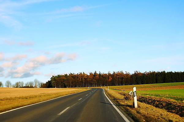 포토 JPG 해외이미지 도로 겨울 밭 독일 풍경 사람없음 고속도로 숲 11월 해외202004 해외포토 계절 유럽 길 농업 교통시설 날짜 파일형식 이미지허브