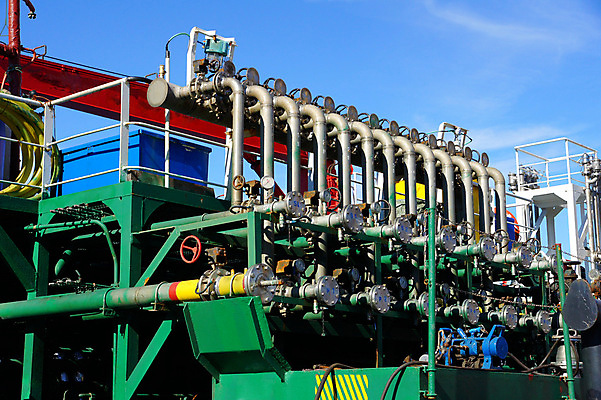 포토 JPG 해외이미지 산업 선 비즈니스 하늘 사람없음 야외 쌓기 금속 장비 흐름 에너지 휘발유 철 오브젝트 연료 가스 자원 공학 흙더미 세대 철강 파이프라인 화학물질 해외202004 해외포토 교육 컨셉 모션 재질 흙 화학 석유 파이프_관 파일형식 더미 이미지허브