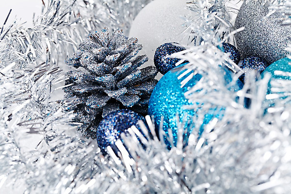 포토 JPG 해외이미지 크리스마스장식 크리스마스 실내 사람없음 장식볼 소프트포커스 오브젝트 솔방울 오너먼트 해외202004 해외포토 기념일 촬영기법 내부 장식 파일형식 이미지허브