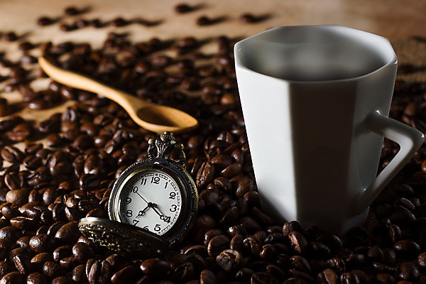 포토 JPG 해외이미지 전통 커피 음료 음식 시계 백그라운드 유리 탁자 아침 콩 사람없음 목재 컵 갈색 우주 숟가락 검은색 어둠 카페 수확 흰색 신선 뜨거움 도자기 액체 클래식 아침식사 굽기 손목시계 유기농 질감 복고 아로마 아메리카노 에스프레소 내추럴 단절 옛날 카페인 해외202004 해외포토 주간 나무 식기 웰빙 컬러 가구 컨셉 농업 재료 장신구 재질 곡류 수저 상점 식사 구이 파일형식 이미지허브