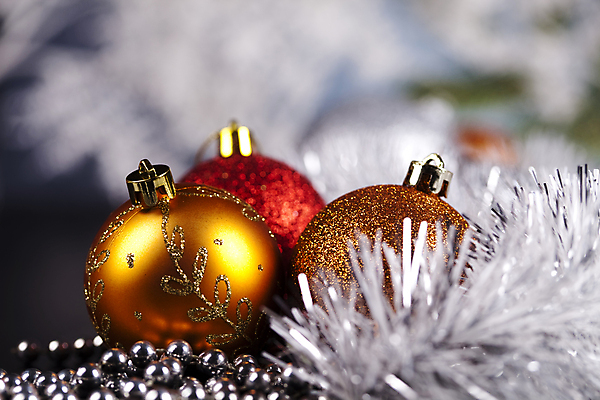 포토 JPG 해외이미지 크리스마스장식 크리스마스 실내 사람없음 아웃포커스 장식볼 오브젝트 오너먼트 해외202004 해외포토 기념일 촬영기법 내부 장식 파일형식 이미지허브