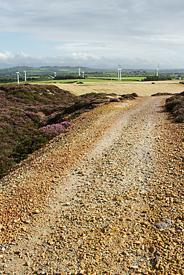 포토 JPG 해외이미지 구름 도로 하늘 사람없음 야외 초록색 파란색 농경지 금속 바위 거친 선로 수평선 해외202004 해외포토 자연요소 길 컬러 교통시설 재질 농장 돌_바위 파일형식 이미지허브