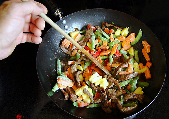 포토 JPG 해외이미지 손 다이어트 채소 오렌지 피망 건강 요리 동양인 사람없음 빨간색 초록색 노란색 중국 버섯 당근 튀김 종 브로콜리 자르기 먹기 완두콩 양배추 슬라이스 무침 꼬투리 채식주의자 개조 해외202004 해외포토 아시아 음식 컬러 과일 모션 콩 뿌리채소 인종 신체부위 채식 파일형식 이미지허브