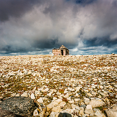 포토 JPG 해외이미지 바다 건축양식 하늘 유물 주택 사람없음 건물 목재 갈색 침묵 슬픔 시골 원형 오두막 북극 버리기 북쪽 멀리 깨짐 세기 썩음 옛날 판잣집 혼자 해외202004 해외포토 도형 나무 전통 건축물 건축 감정 컬러 컨셉 재료 모션 소리 극지방 방향 파일형식 이미지허브