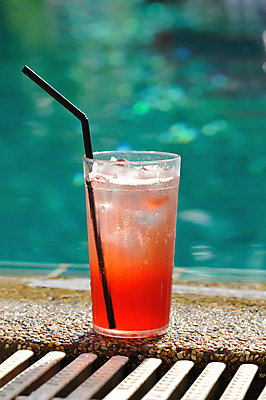 포토 JPG 해외이미지 주간 한잔 수영장 사람없음 야외 아웃포커스 칵테일 해외202004 해외포토 자연요소 1 주류 촬영기법 파일형식 이미지허브