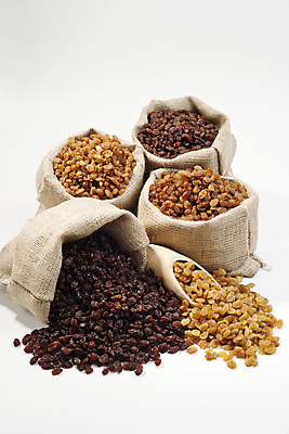 포토 JPG 해외이미지 스튜디오촬영 음식 과일 재료 실내 그림자 사람없음 가로 하이앵글 컬러풀 쌓기 흰색 신선 그룹 소프트포커스 자르기 흙더미 건강식 건포도 고립 정물화 카피스페이스 해외202004 해외포토 뷰포인트 컬러 모션 포도 촬영기법 내부 흙 공백 그림 건과일 파일형식 더미 이미지허브