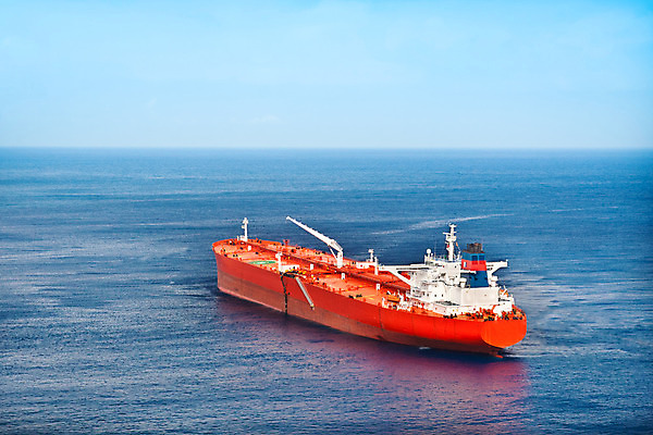 포토 JPG 해외이미지 산업 바다 여행 비즈니스 교통시설 하늘 항해 사람없음 빨간색 물 파란색 환경 금속 항구 힘 에너지 화물 보트 휘발유 석유 위험 큼 컨테이너 무역 함선 상업 탱크 연료 가스 포트 무거움 내추럴 유조선 철강 해외202004 해외포토 자연요소 컬러 교통 컨셉 배_교통 재질 운송업 무게 크기 시설 파일형식 이미지허브