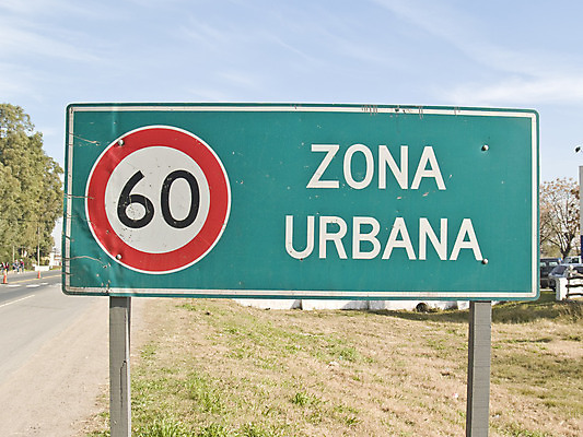 포토 JPG 해외이미지 외관 도로 사람없음 그래픽 편지 사인 해외202004 해외포토 길 교통시설 파일형식 이미지허브