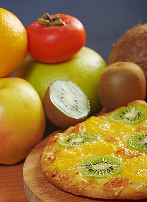 포토 JPG 해외이미지 음식 조각 오렌지 과일 치즈 귤 피자 키위 요리 사람없음 식사 이탈리아 껍질 원형 맛 속도 성분 점심식사 해외202004 해외포토 도형 유럽 컨셉 유제품 패스트푸드 서양음식 파일형식 이미지허브