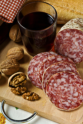 포토 JPG 해외이미지 전통 음식 분홍색 육류 돼지고기 요리 사람없음 빨간색 식사 저녁식사 소고기 돼지 아침식사 자르기 먹기 향신료 슬라이스 점심식사 살라미 해외202004 해외포토 컬러 식재료 포유류 모션 향미료 파일형식 이미지허브