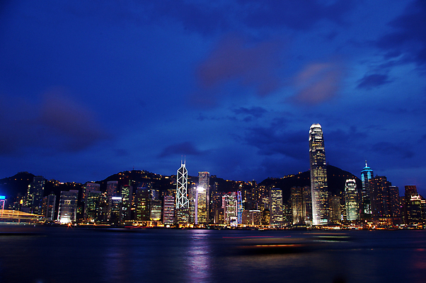 포토 JPG 해외이미지 아이콘 아시아 바다 여행 비즈니스 건축양식 유리 하늘 휴가 동양인 풍경 사람없음 건물 가로 물 금융 경제 빛 도시풍경 컬러풀 사무실 항구 고층빌딩 중국 도시 업무 센터 도심 야간 큼 바쁨 네온 장면 홍콩 스카이라인 해외202004 해외포토 자연요소 건축물 건축 나라 컬러 교통시설 재질 인종 빌딩 작업 크기 파일형식 이미지허브