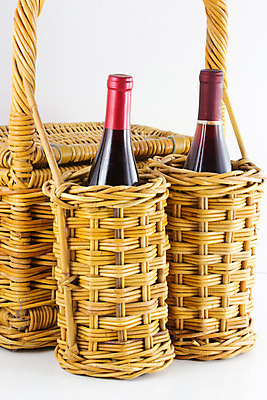 포토 JPG 해외이미지 여행 사람없음 빨간색 소풍 바구니 와인 흰색 날짜 포도밭 점심식사 메를로 양조장 해외202004 해외포토 컬러 밭 주류 야외활동 식사 파일형식 이미지허브