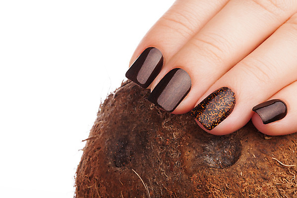 포토 JPG 해외이미지 손 손가락 신체부위 뷰티 갈색 화장품 손톱관리 손톱 매니큐어 코코넛 스타일 해외202004 해외포토 컬러 과일 사람 네일아트 파일형식 이미지허브