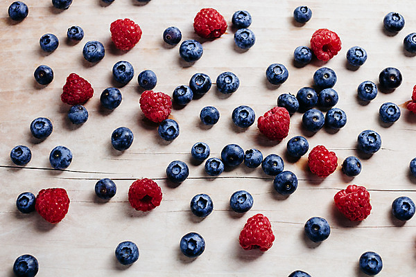 포토 JPG 해외이미지 계절 열매 음식 분홍색 백그라운드 다이어트 과일 탁자 디저트 건강 사람없음 목재 빨간색 파란색 보라색 수확 흰색 시골 신선 그룹 사발 달콤 정상 수집 유기농 블루베리 날것 산딸기 흙더미 내추럴 숙성 채식주의자 많음 해외202004 해외포토 나무 식물 웰빙 컬러 가구 컨셉 농업 재료 흙 사기그릇 맛 채식 파일형식 더미 이미지허브