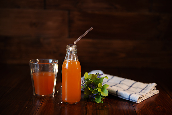 포토 JPG 해외이미지 음료 음식 조각 백그라운드 다이어트 오렌지 과일 부분 자연 유리 탁자 사슴 귤 뿔 건강 사람없음 목재 수건 노란색 주스 활발 추위 수확 흰색 신선 칵테일 액체 달콤 맛 아침식사 자르기 상쾌 유기농 슬라이스 코르크 내추럴 숙성 스무디 짜기 해외202004 해외포토 나무 웰빙 감정 컬러 가구 컨셉 농업 재료 포유류 모션 재질 주류 위생용품 식사 생태계 파일형식 이미지허브