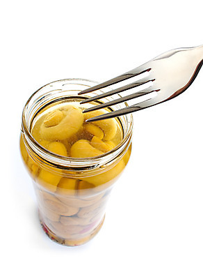 포토 JPG 해외이미지 포크 유리병 실내 사람없음 버섯 흰배경 피클 해외202004 해외포토 식기 백그라운드 병_용기 내부 흰색 절임 파일형식 이미지허브