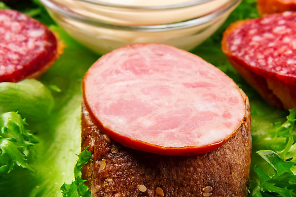 포토 JPG 해외이미지 접시 음식 빵 조각 탁자 패스트푸드 샌드위치 요리 사람없음 요식업 식사 카페 신선 그룹 소시지 닫기 맛 아침식사 바게트 상추 자르기 만취 먹기 속도 햄 슬라이스 토스트 마요네즈 프랑스어 점심식사 살라미 쉬운 핸드메이드 해외202004 해외포토 문자 식기 산업 가구 컨셉 채소 모션 육류 상점 소스_음식 가공식품 인스턴트 술취함 파일형식 이미지허브