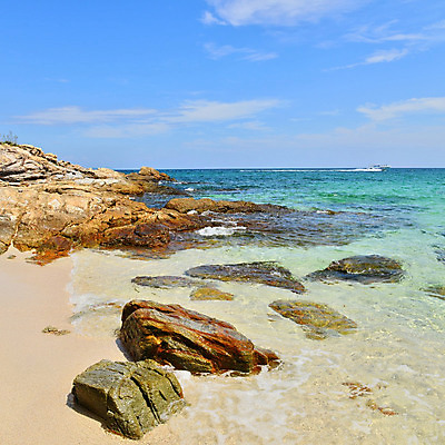 포토 JPG 해외이미지 나무 계절 모래 파도 바다 섬 여행 백그라운드 컨셉 잎 태국 자연 하늘 날씨 휴가 휴식 풍경 사람없음 야외 가로 초록색 물 여름 햇빛 태양 노란색 여행객 우주 맑음 침묵 바위 장면 내추럴 터키석 파라다이스 해외202004 해외포토 자연요소 식물 아시아 컬러 사람 소리 돌_바위 보석 생태계 파일형식 이미지허브