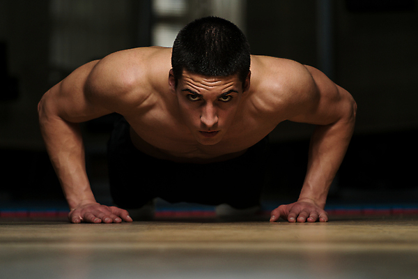 포토 JPG 해외이미지 백인 라이프스타일 웰빙 남자 스포츠 청소년 근육 실내 건강 한명 신체부위 10대 운동 스트레칭 힘 활발 에너지 웨이트트레이닝 보디빌딩 근육질 팔 바디케어 해외202004 해외포토 서양인 1 컨셉 사람 내부 생활 헬스 몸매 파일형식 이미지허브