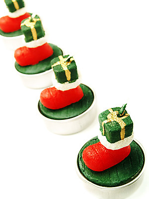 포토 JPG 해외이미지 전통 계절 전통문화 선 크리스마스장식 크리스마스 겨울 휴가 부츠 창조 사람없음 장식 빨간색 초록색 축제 축하 우아함 오브젝트 만족 흰배경 노엘 왁스 줄서기 크리스마스이브 핸드메이드 많음 해외202004 해외포토 기념일 감정 문화 컬러 백그라운드 신발 컨셉 모션 흰색 파일형식 이미지허브