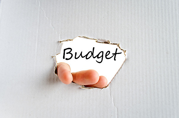 포토 JPG 해외이미지 손 컨셉 돈 비즈니스 표시 주택 사람없음 금융 경제 저축 계산 시장 계획 분석 투자 자원 회계 월급 빚 경영 수입 예산 위기 자금 적자 제어 카운트 프로젝트 회계사 비용 해외202004 해외포토 직업 건물 신체부위 재산 파일형식 이미지허브