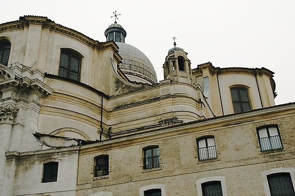 포토 JPG 해외이미지 전통 문화 여행 사람없음 야외 건물 도시풍경 성당 교회 이탈리아 천주교 도시 베네치아 해외202004 해외포토 건축물 유럽 종교 종교건축 풍경 파일형식 이미지허브