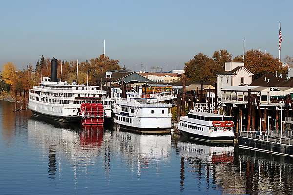 포토 JPG 해외이미지 나무 여행 비즈니스 건축양식 하늘 호텔 사람없음 건물 초록색 물 파란색 강 반사 탑 항구 식당 미국 기차 도시 보트 역사 도심 크루즈 상업 캘리포니아 스카이라인 국회 옛날 해외202004 해외포토 자연요소 식물 건축물 건축 육상교통 컬러 북아메리카 배_교통 교통시설 숙소 대중교통 상점 파일형식 이미지허브